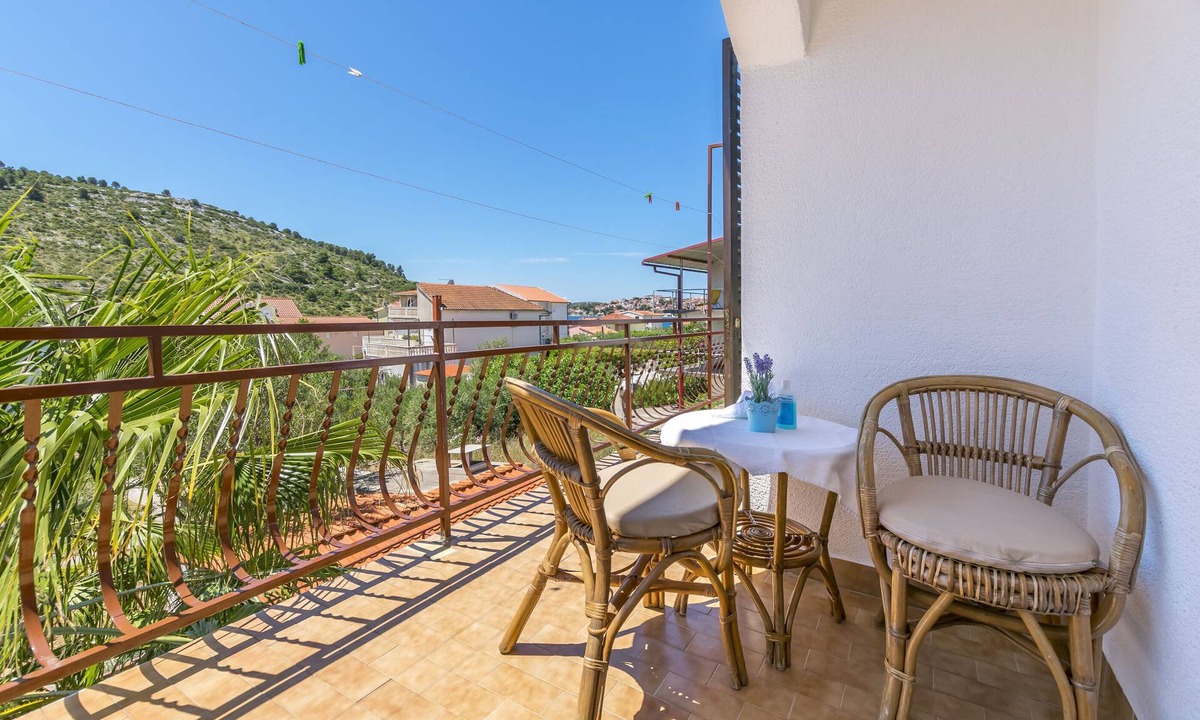 Podglavica Apartment | Apartments IvaT (71181-A1) - Rogoznica