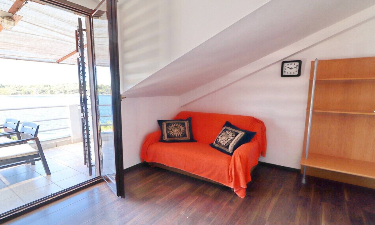Blato Apartment | Apartments Karbuni By The Sea - One Bedroom apartment with Terrace and Sea View (A4)