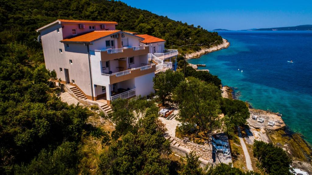 Veliki Drvenik Apartment | Apartments Loncar