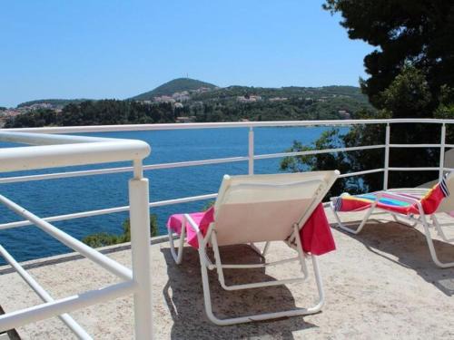 Lozica Apartment | Apartments Lozica - Comfort Studio Apartment with Terrace and Sea View