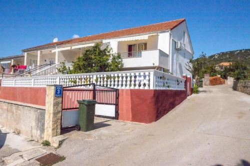 Vinisce Apartment | Apartments Mari