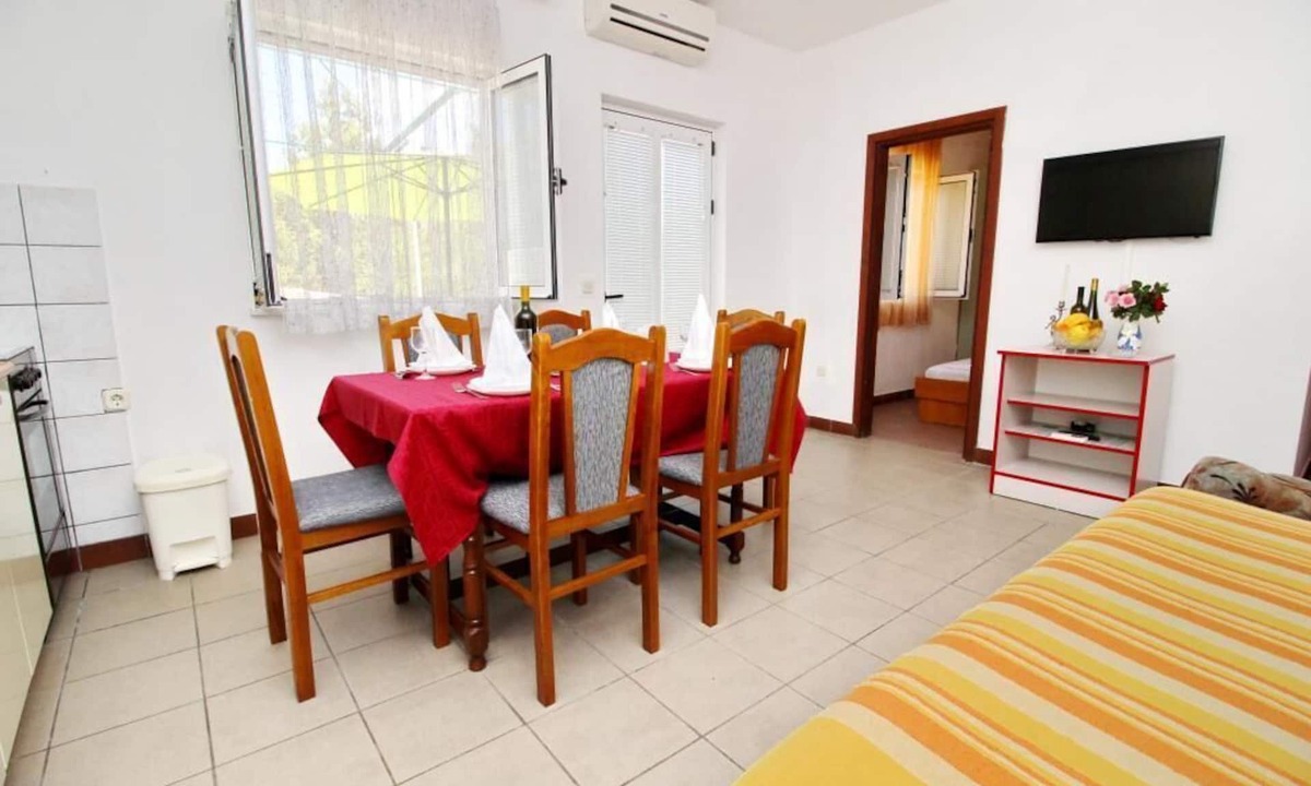 Drace Apartment | Apartments Neven - Two Bedroom Apartment with Terrace and Partial Sea View (A1)