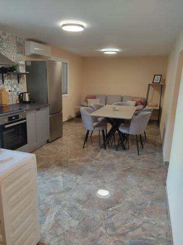 Sveti Jakov Apartment | Apartments Nino