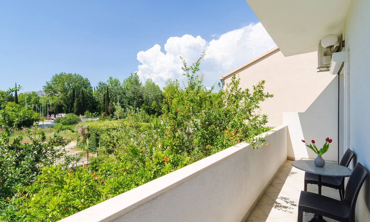 Kupari Apartment | Apartments & Rooms Barišić - Studio Apartment with Balcony and Garden View