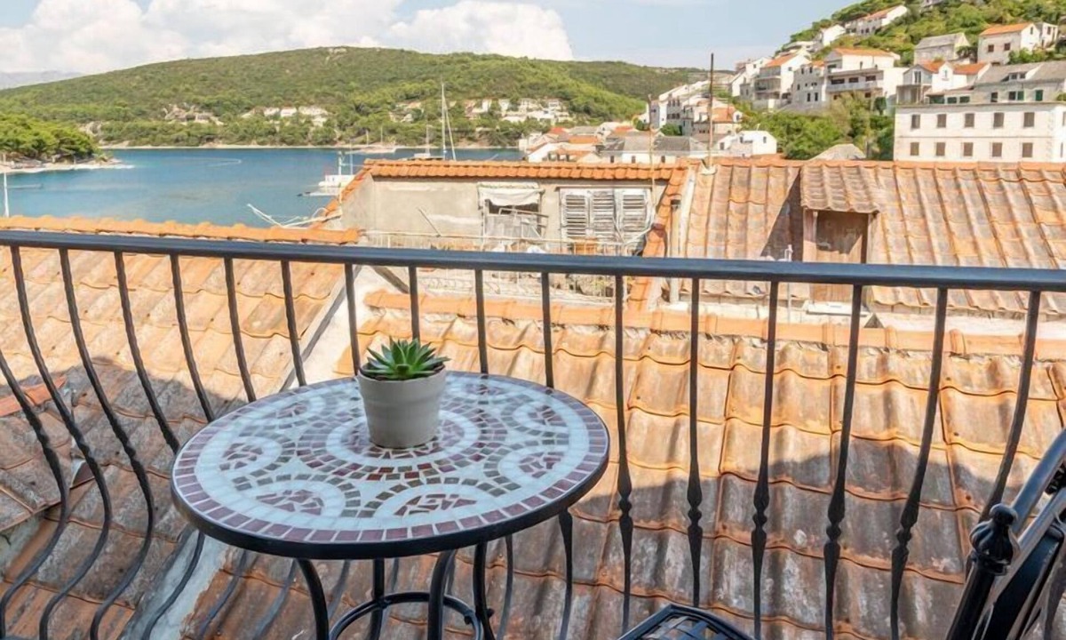 Pucisca Apartment | Apartments Sonja - Two Bedroom Apartment with Balcony and Garden View (A3+2) (ST)