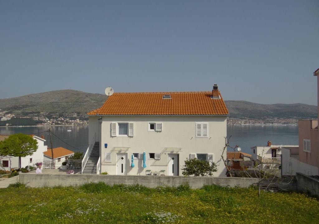 Okrug Donji Apartment | Apartments Tomislav - 120 m from beach