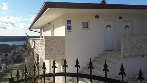 Gornji Karin Apartment | Apartments with parking space Gornji Karin, Novigrad - 16610