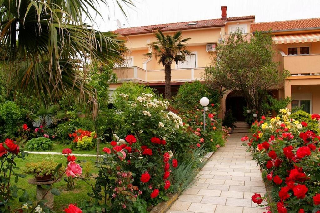 Palit Apartment | Apartments with parking space Palit, Rab - 5028