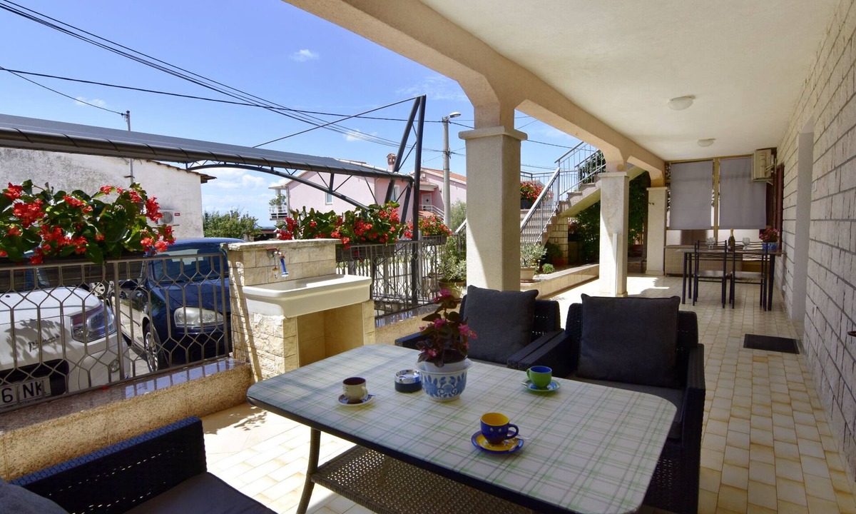 Murine Apartment | App Erin with 2 Bathrooms, 2 Air Conditioning Units, and a Terrace