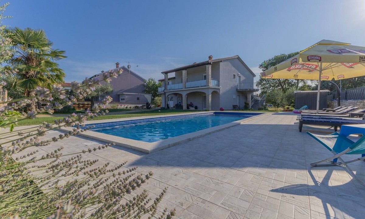 Vrvari Apartment | App Jadran Porec with Private Pool