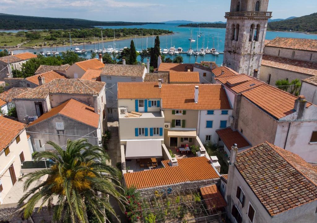 Mali Losinj House | At home in Osor, Cres