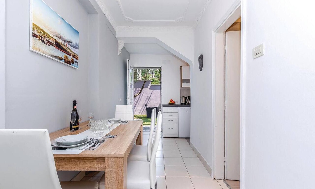 Zurkovo Apartment | Awesome apartment in Kostrena with WiFi