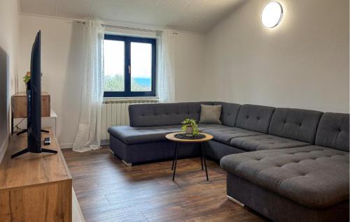 Mali Vareski Apartment | Awesome Apartment In Krnica With Wifi