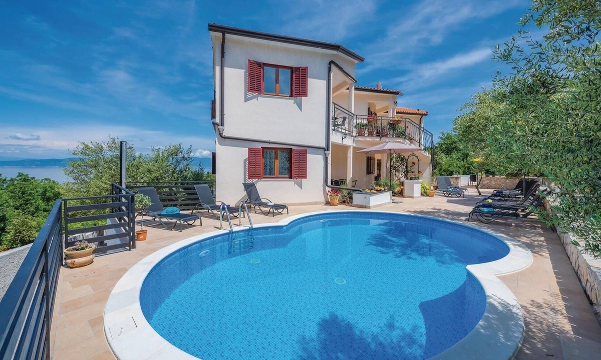 Drenje Apartment | Awesome apartment in Labin with sauna
