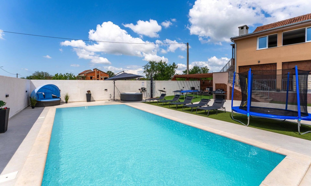 Skabrnja Apartment | Awesome apartment in Skabrnja