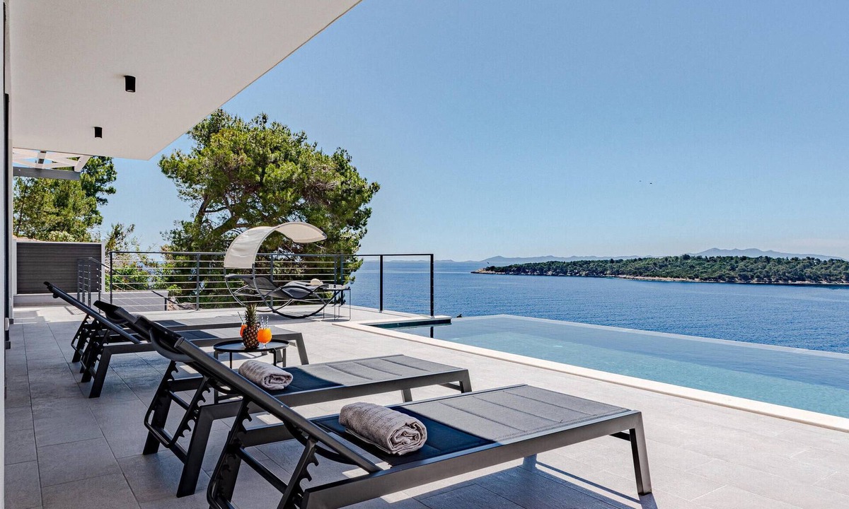 Prizba House | Awesome home in Blato
