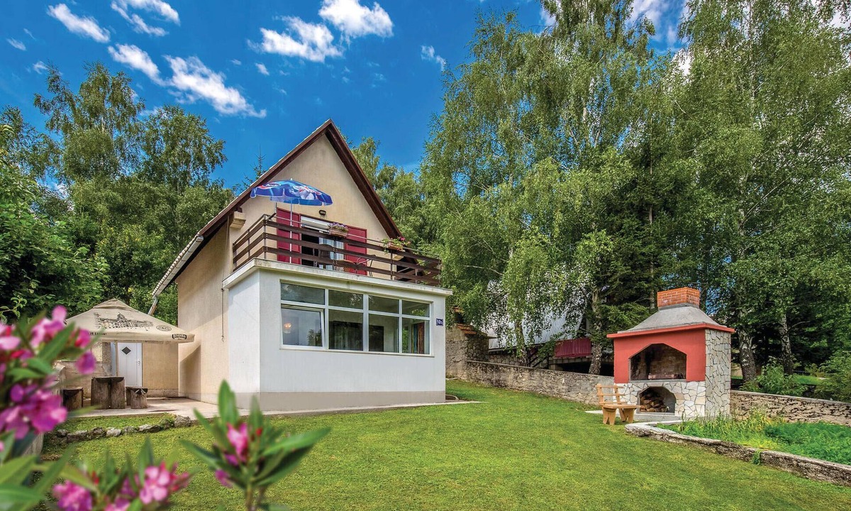 Breze House | Awesome home in Breze with WiFi