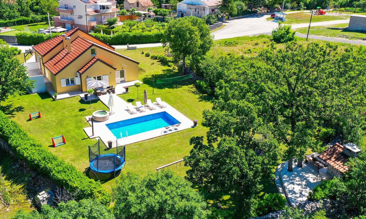 Imotski House | Awesome home in Vinjani Gornji