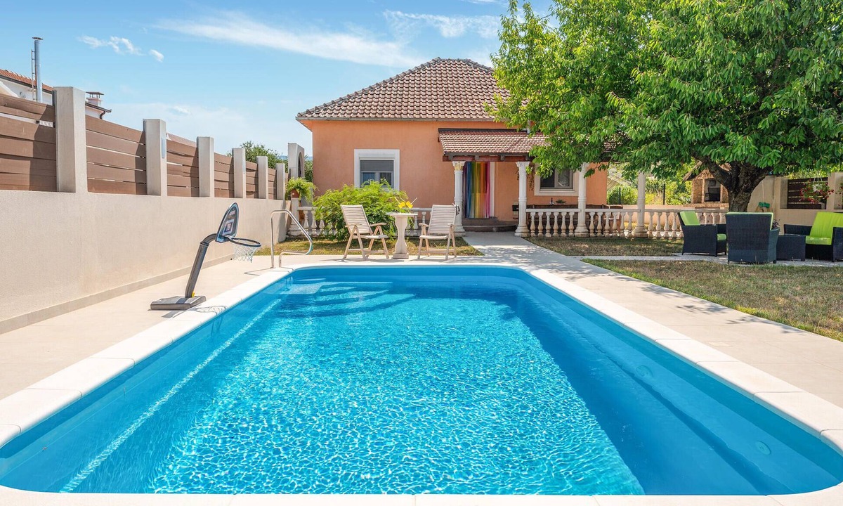 Trilj House | Awesome home in Kosute
