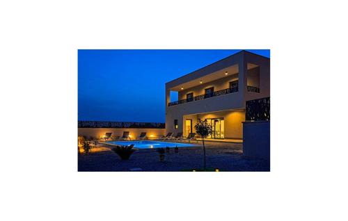 Pirovac House | Awesome Home In Pirovac With Private Swimming Pool, Can Be Inside Or Outside