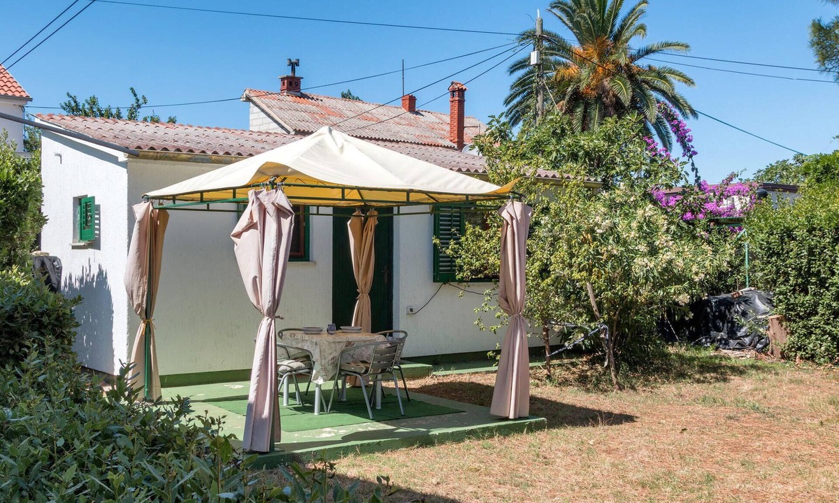 Premantura House | Awesome home in Premantura with WiFi