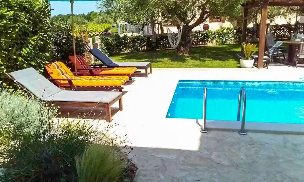 Kastelir-Labinci House | Awesome home in Rogovici with private swimming pool, can be inside or outside