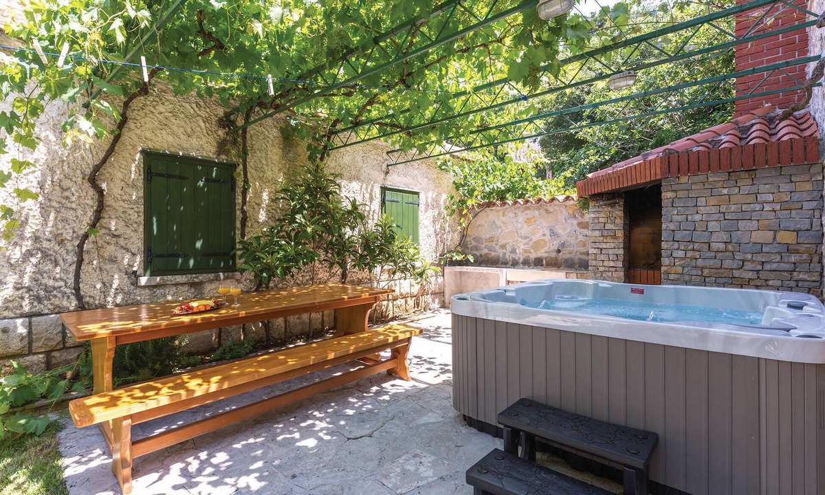 Tucepi House | Awesome home in Tucepi with sauna