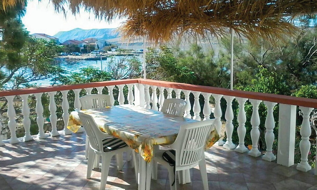 Kustici Apartment | Beach front apartment in Kustici