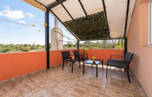 Donji Karin Apartment | Beach Front Apartment In Benkovac With Wifi