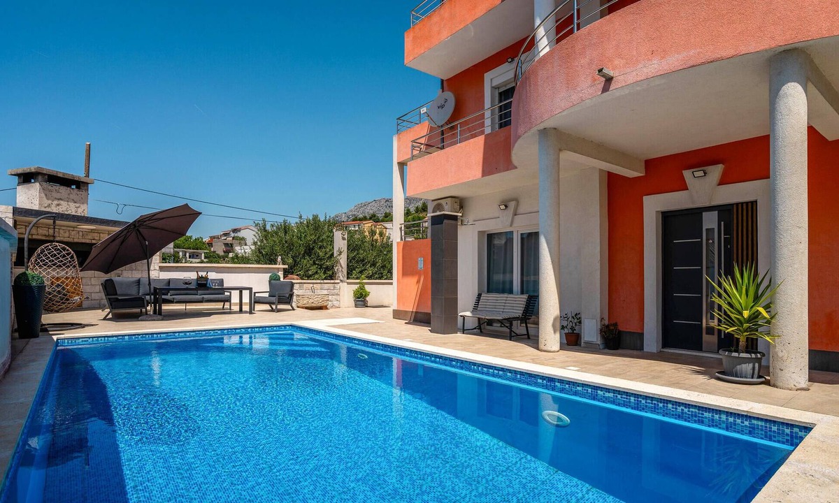 Solin Apartment | Beach front apartment in Solin
