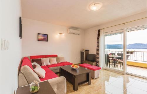 Komarna Apartment | Beach Front Apartment In Komarna With Wifi