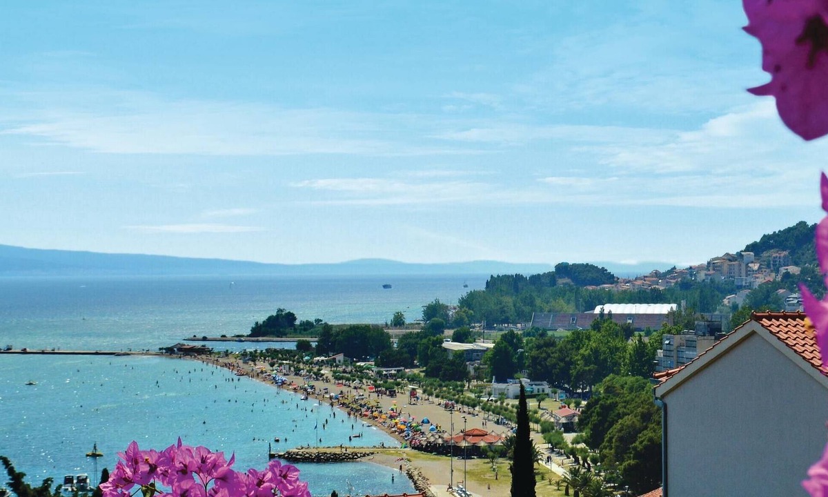 Borak Apartment | Beach front apartment in Omis with WiFi