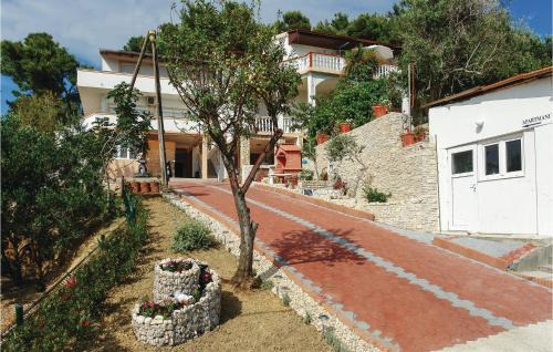 Vlasici Apartment | Beach Front Apartment In Vlasici With Wifi
