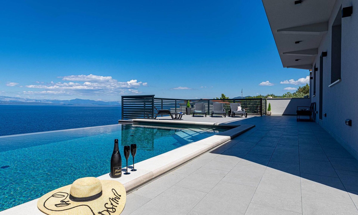 Prigradica House | Beach front home in Blato