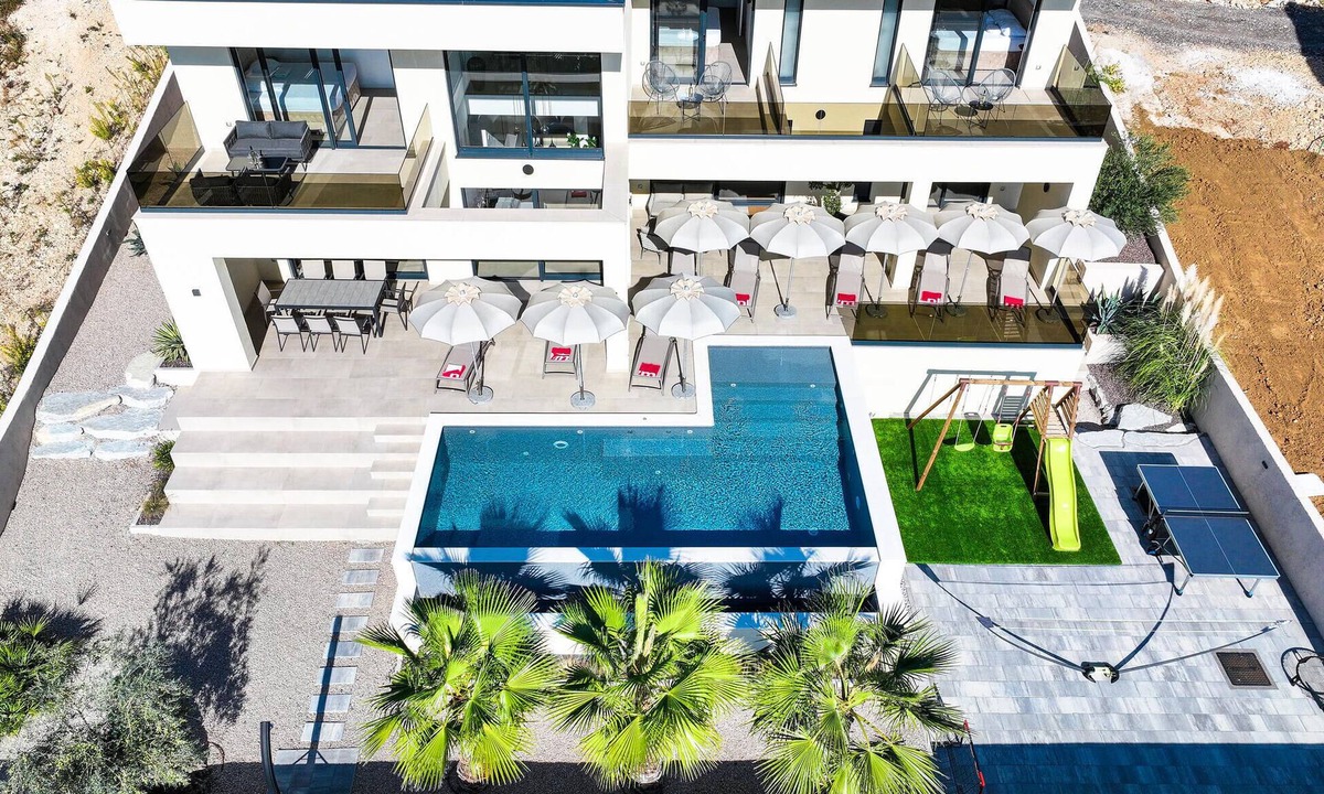 Maslenica House | Beach front home in Maslenica