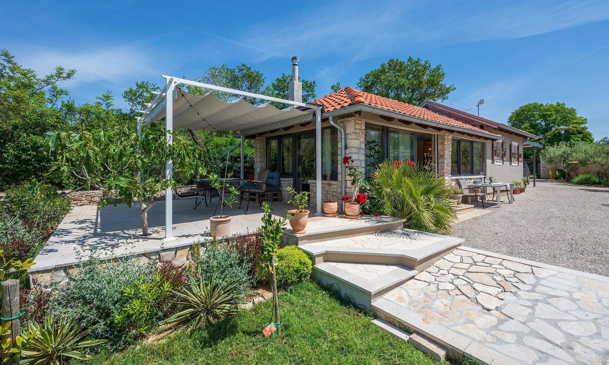 Peroj House | Beach front home in Peroj with WiFi