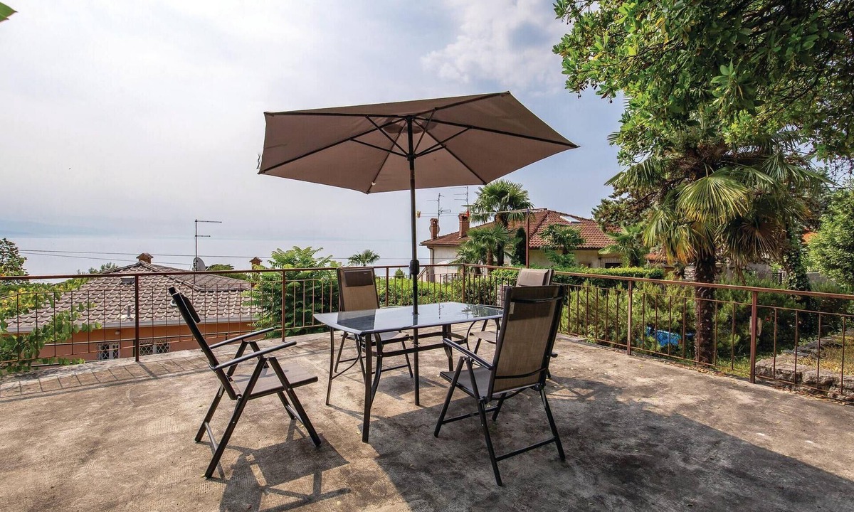 Volosko House | Beach front home in Volosko with WiFi