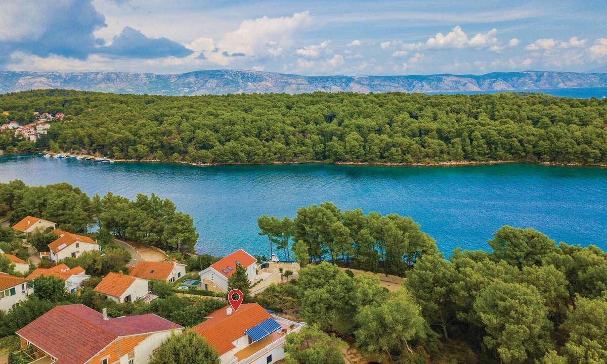 Vrboska House | Beach front home in Vrboska with house sea view