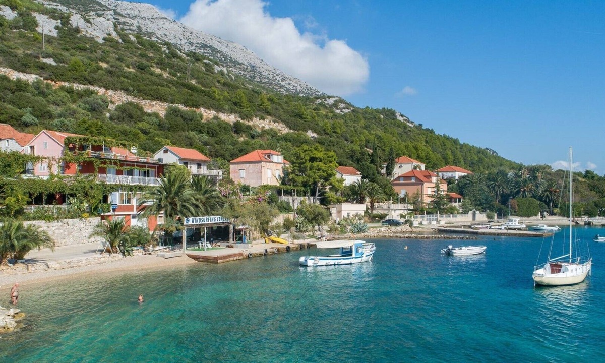 Kuciste Apartment | Beachfront 2-Bedroom Holiday Apartment in Kućište on charming Pelješac peninsula.