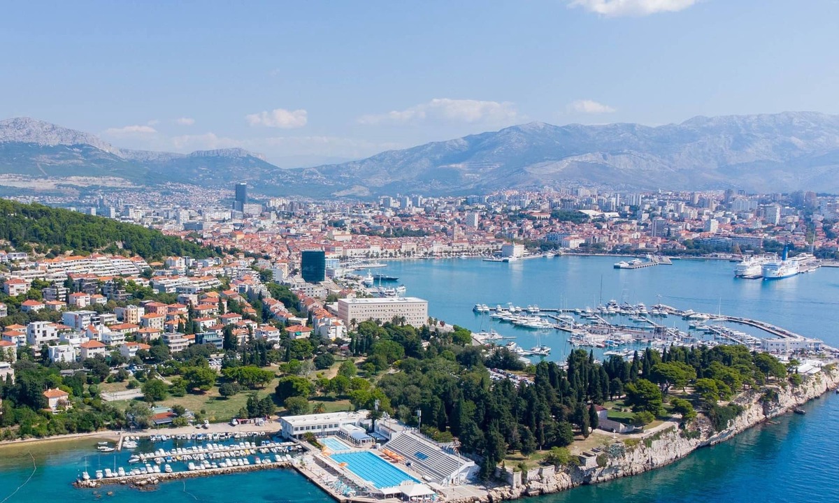 Split Apartment | Beachfront apartment Drazen, with garden and parking