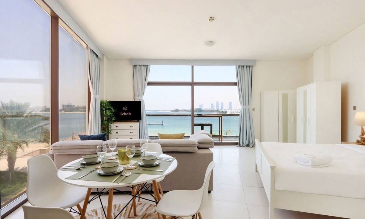 Palm Jumeirah Apartment | Beachfront Studio with Dining & Leisure Steps Away