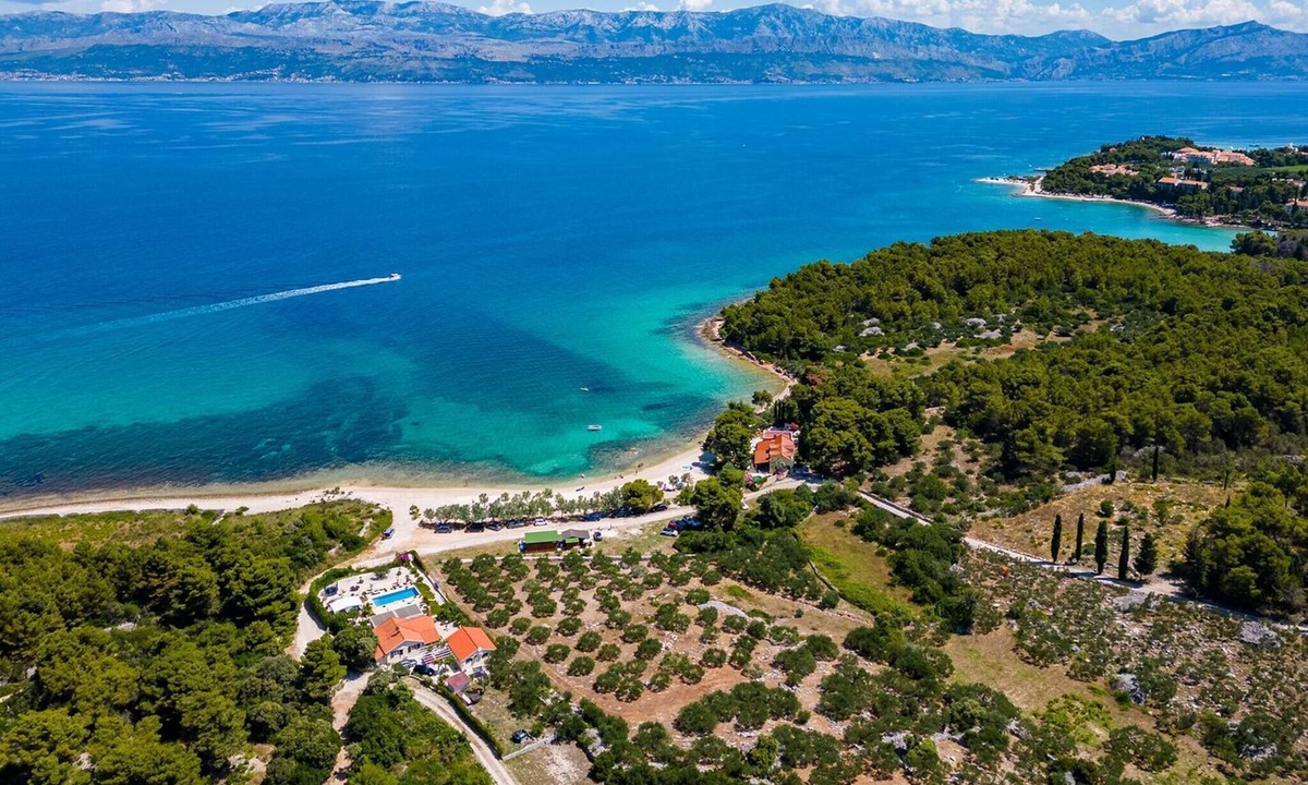 Supetar Villa | Beachfront Villa Mir Brac with Pool & Jacuzzi
