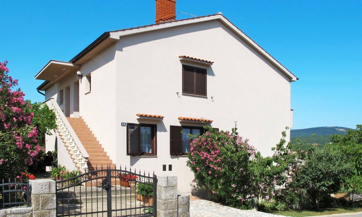 Kornic Apartment | Beautiful apartment for 6 guests with WIFI, A/C, TV, balcony and pets allowed