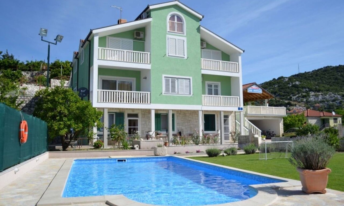 Peracko Blato Apartment | Beautiful apartment for 5 people with A/C, pool, WIFI, TV and patio