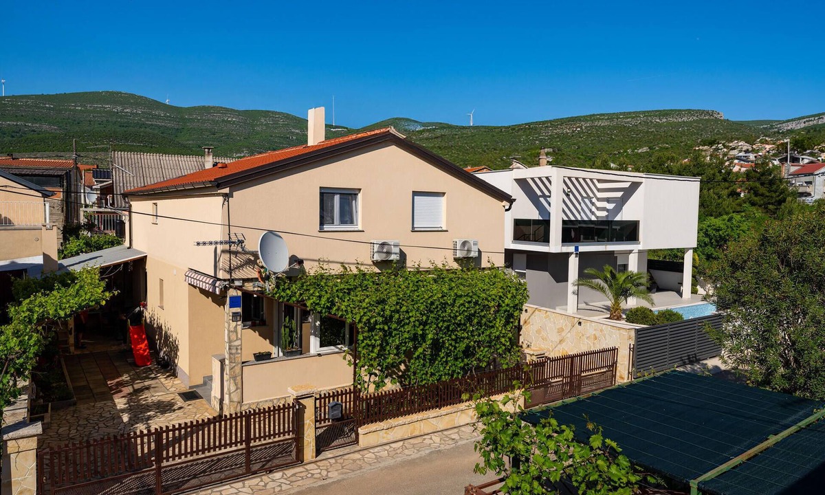 Gornji Karin Apartment | Beautiful apartment in Gornji Karin with WiFi