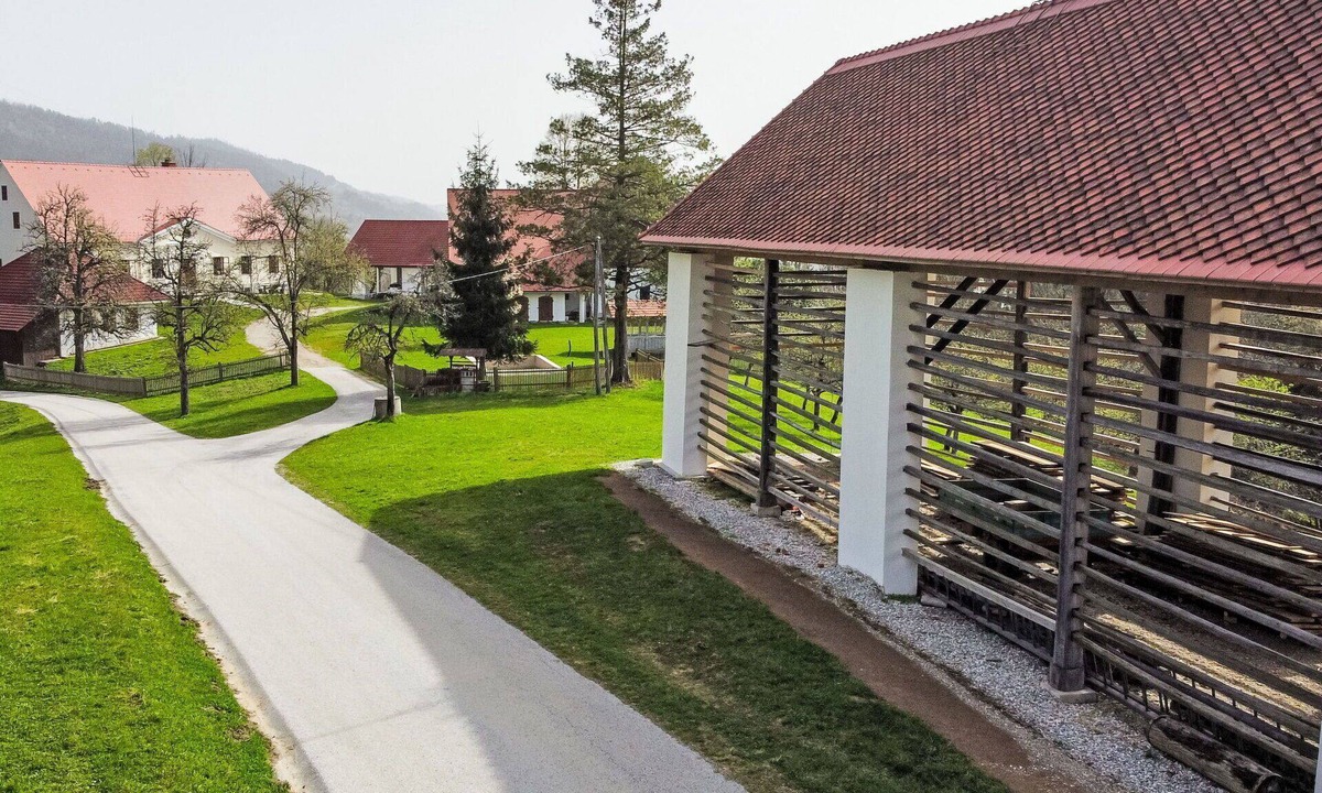 Pohorje Apartment | Beautiful apartment for 8 guests with WIFI, pool and TV