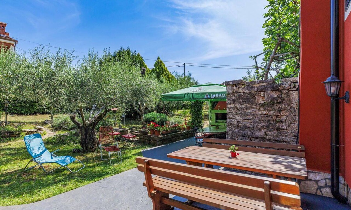 Kastel Apartment | Beautiful apartment for 2 people with WIFI, A/C, TV, terrace and pets allowed