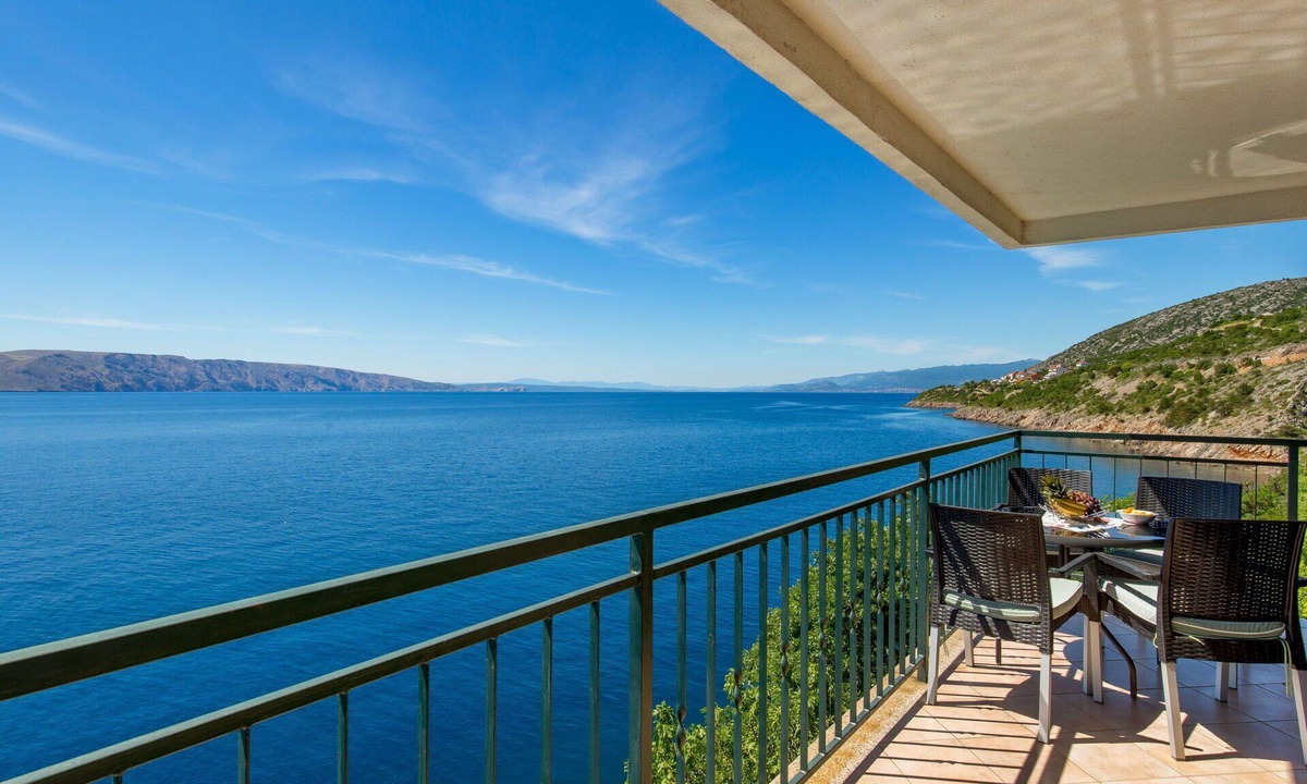 Vratarusa Apartment | Beautiful apartment for 5 people with A/C, WIFI, pool, TV, terrace and pets allowed