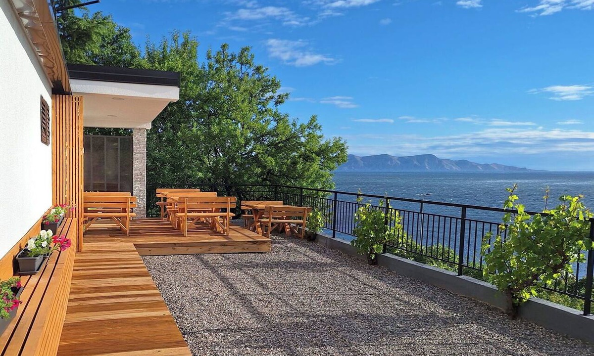 Vratarusa Apartment | Beautiful apartment for 6 guests with A/C, WIFI, TV and patio