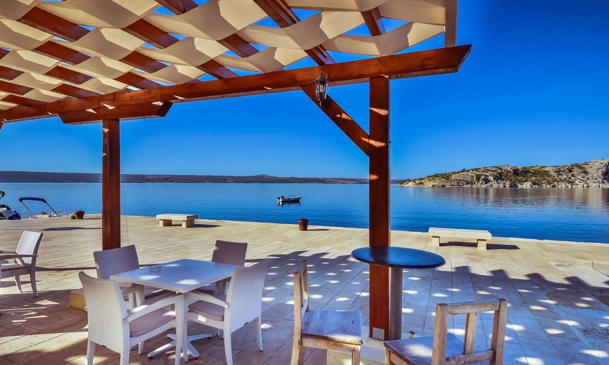 Maslenica Apartment | Beautiful apartment for 4 people with A/C, WIFI, TV, terrace and pets allowed